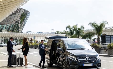 Taxi Mercedes in aeroporto