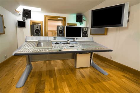 Vinili e attrezzatura da studio di registrazione anni '90