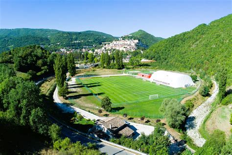 lavoro tecnico sul campo durante il ritiro estivo del Cosenza
