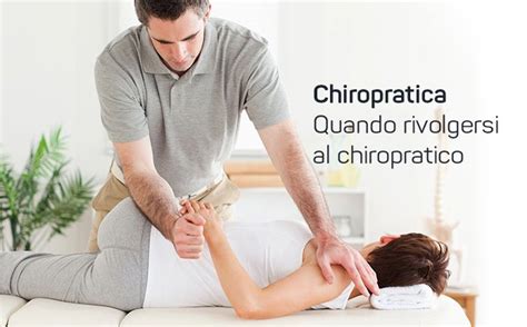 Neomamma che riceve un delicato aggiustamento chiropratico per il recupero post-parto