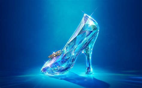 Illustrazione di Cenerentola con la scarpetta di cristallo