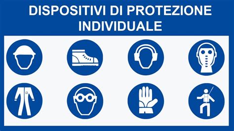 personale sanitario con dispositivi di protezione individuale in una sala parto