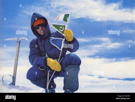 Walter Bonatti sulla cresta finale del Gasherbrum IV, 1958