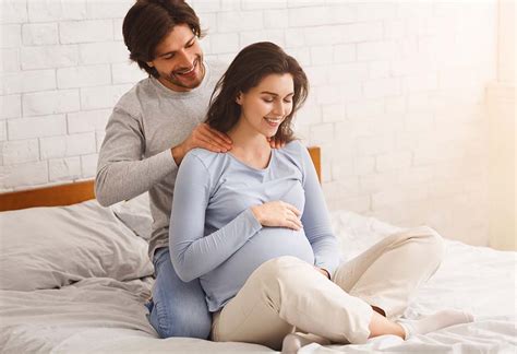 Image of a partner supporting a woman in labor