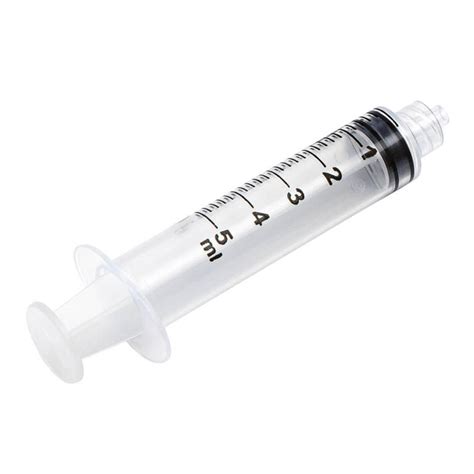 Vari formati di siringhe senza ago (5 ml, 10 ml, 30 ml, 60 ml) su uno sfondo neutro