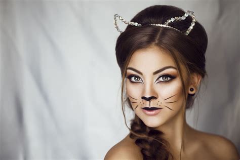 Gatta con trucco elegante