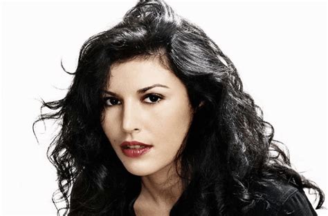 Giusy Ferreri durante un'esibizione live