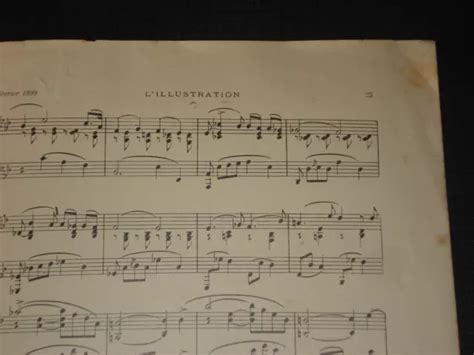 Spartito musicale antico posato su un pianoforte a coda, circondato da elementi decorativi che richiamano la serenità notturna.