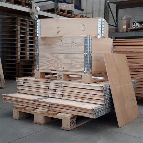 dettaglio di una sponda in legno massiccio certificato con bordi anti-morsi