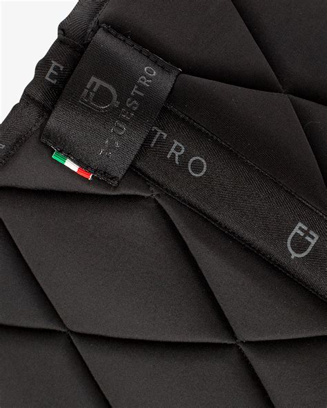 dettaglio tecnico del tessuto traspirante del marsupio