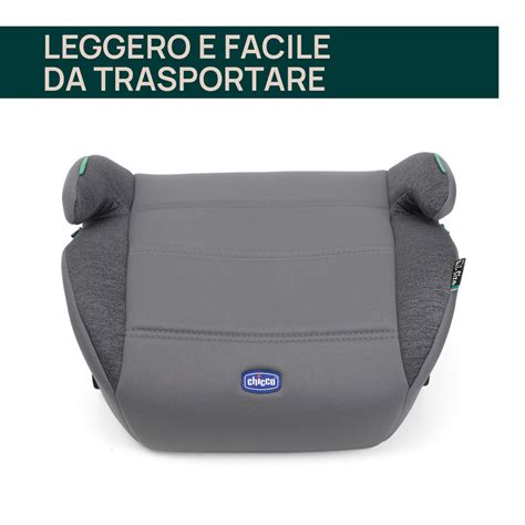 Famiglia che installa un alzabimbo in auto