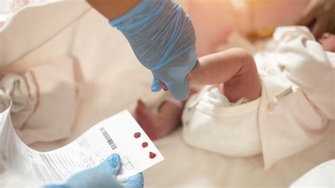 Prelievo per screening neonatale dal tallone