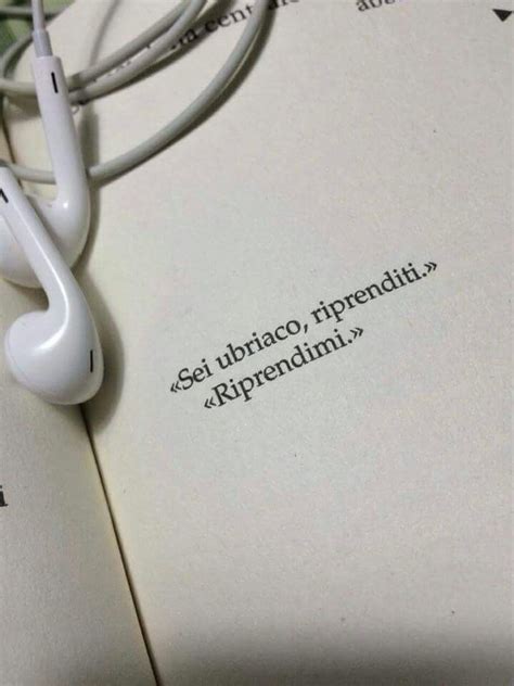 Libri aperti con citazioni d'amore