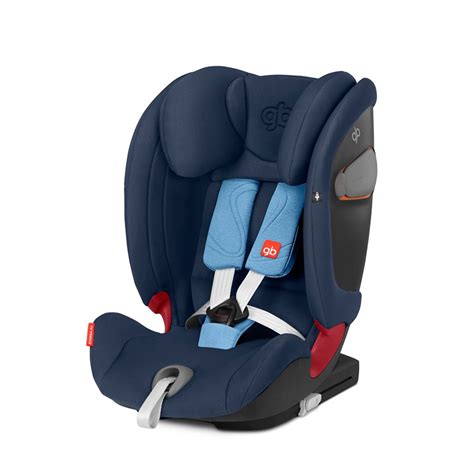 Bambino seduto in un seggiolino auto GB Everna-Fix