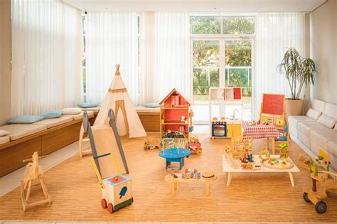 Area gioco sicura per bambini in una casa arredata in modo intelligente