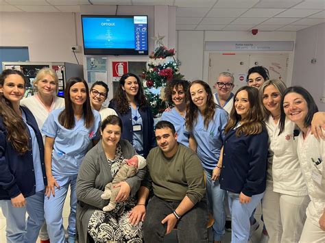 Foto di ostetriche durante un'attività di tirocinio in ospedale