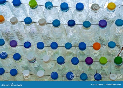 Bottiglie di plastica riciclate per tessuto sportivo