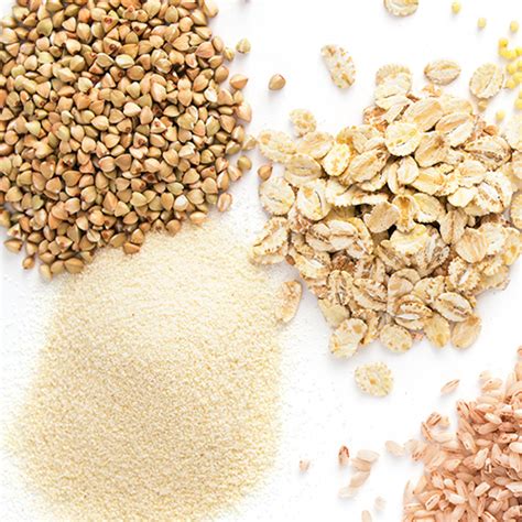 illustrazione di una varietà di cereali in chicchi e farine naturali