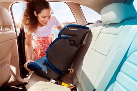 Bambino nel seggiolino auto Maxi-Cosi