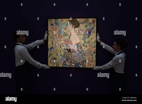 Gustav Klimt al lavoro nel suo studio