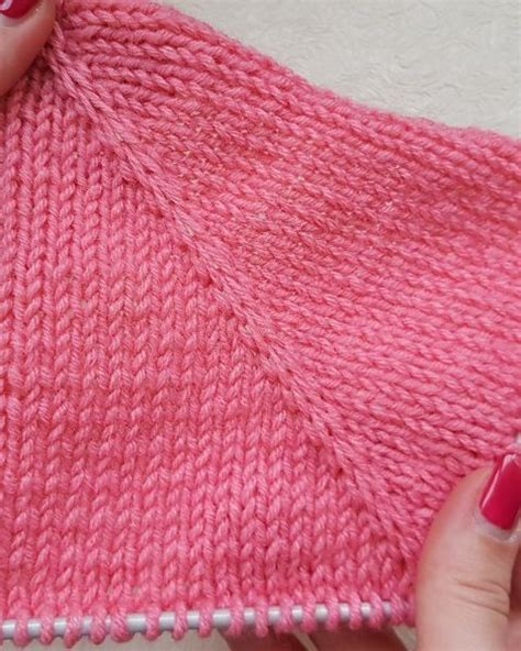 dettaglio ravvicinato della lavorazione a maglia alta per copripannolino