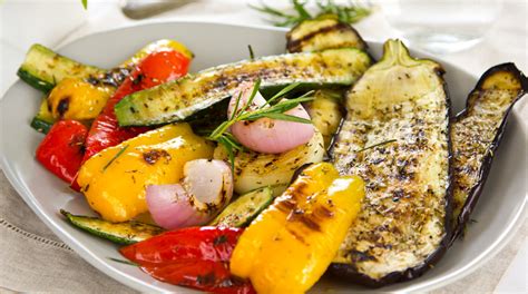 Verdure di stagione grigliate con salsa