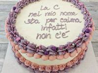 illustrazione di una torta decorata con filastrocche scritte sopra