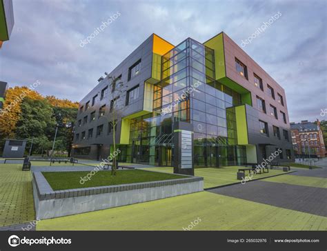 Edificio universitario moderno a Rimini