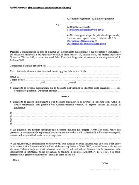 Riunione di una commissione di valutazione con documenti e computer