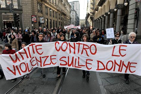Manifestazione contro la violenza sulle donne