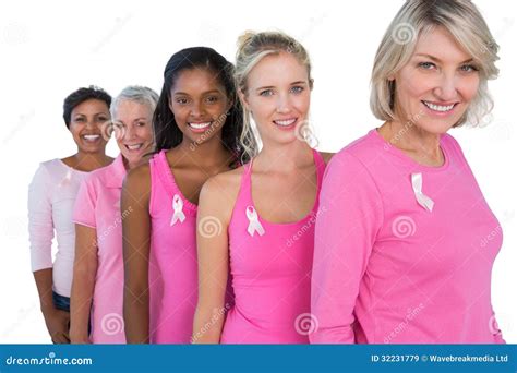 Diverse donne che indossano body in varie configurazioni, da intimo a capo esterno