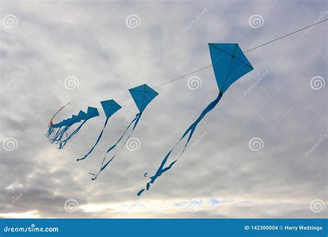 Cielo azzurro con aquilone