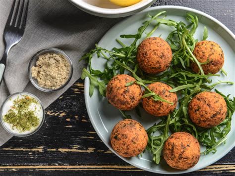 polpette di legumi su un piatto