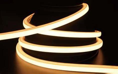 Confronto visivo tra neon tradizionale e LED Neon Flex