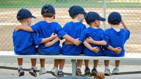 diagramma concettuale che collega i valori di disciplina, spirito di squadra e responsabilità civica