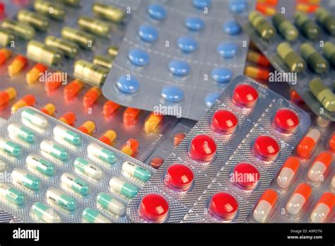 Illustrazione di diversi tipi di antibiotici