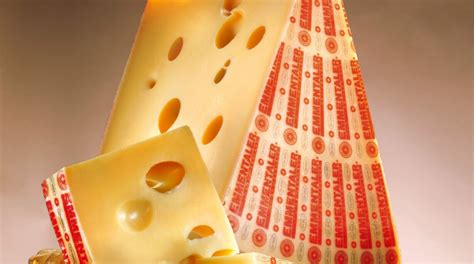 Forme di Emmentaler in stagionatura