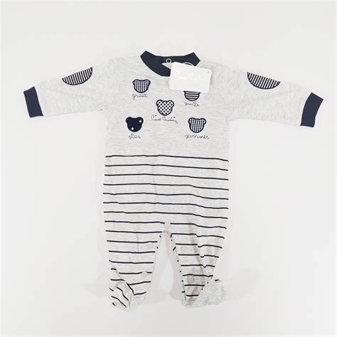 bambino in tutina Pierre Cardin