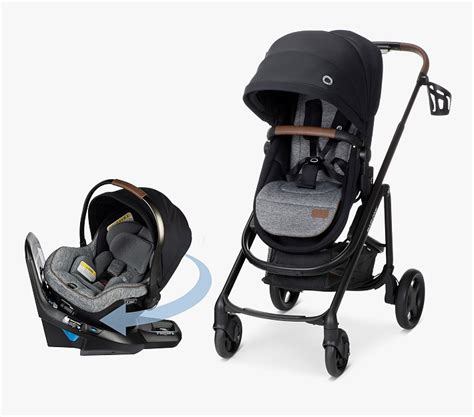 Bambino confortevole nel Maxi-Cosi Peri