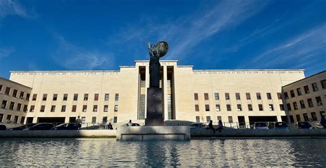 Veduta architettonica o simbolica della Sapienza Università di Roma, centro di innovazione scientifica