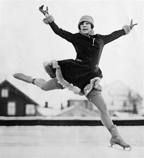 storica evoluzione del costume di gara da Sonja Henie ai giorni nostri