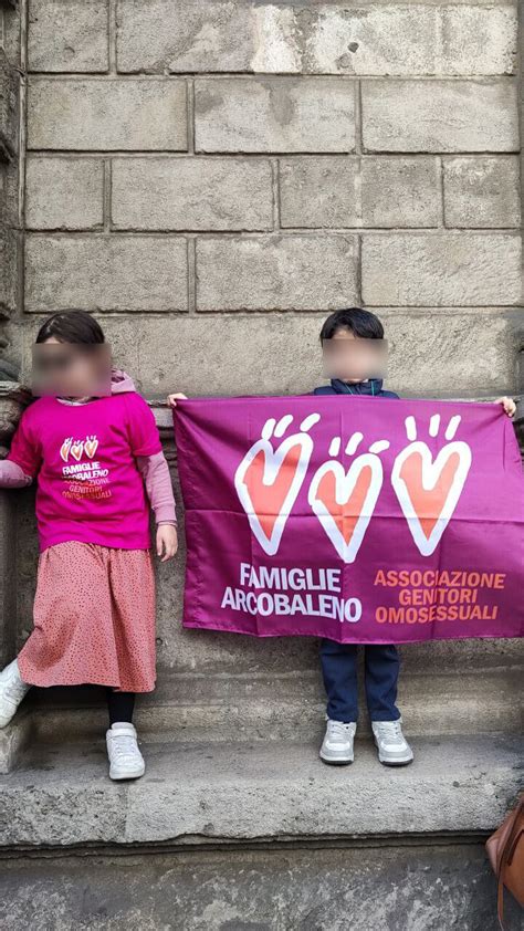 Manifestazione in difesa delle famiglie adottive