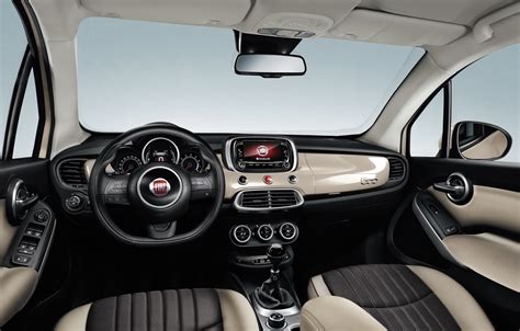 fiat 500x interni con seggiolino auto