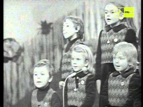 Zecchino d'Oro 1971 stage with children singing