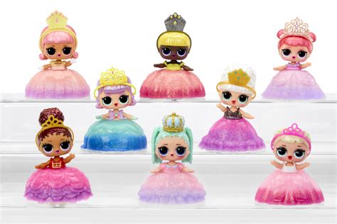 Dettaglio di una bambola L.O.L. Surprise in versione Princess Tots con il suo vestito in gel creato a mano