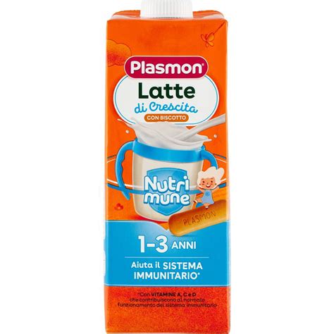 Bambino che beve Latte Crescita con Biscotto Plasmon