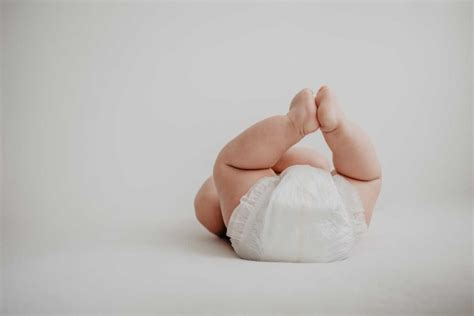 Pannolino con bambino e arrossamento