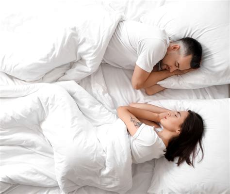 Coppia che dorme serenamente