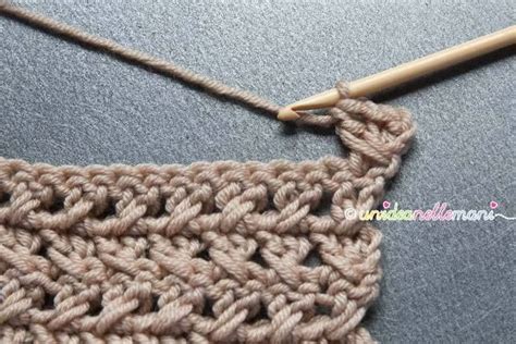 Scaldacollo all'uncinetto con punto granny square