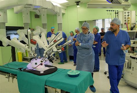 reparto ospedaliero di ostetricia e ginecologia con tecnologie moderne